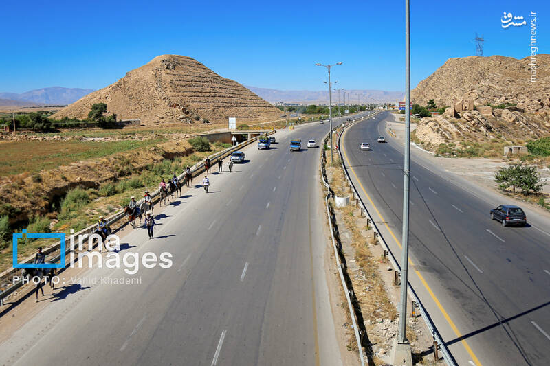 عکس/ کاروان سوارکاران بجنورد در راه مشهد الرضا (ع)