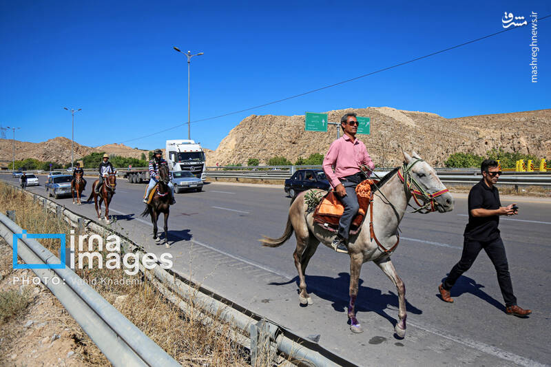 عکس/ کاروان سوارکاران بجنورد در راه مشهد الرضا (ع)