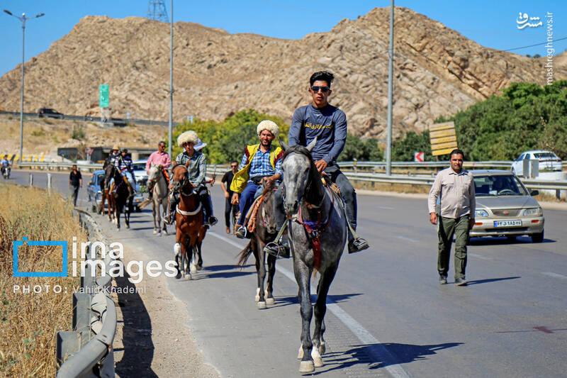 عکس/ کاروان سوارکاران بجنورد در راه مشهد الرضا (ع)