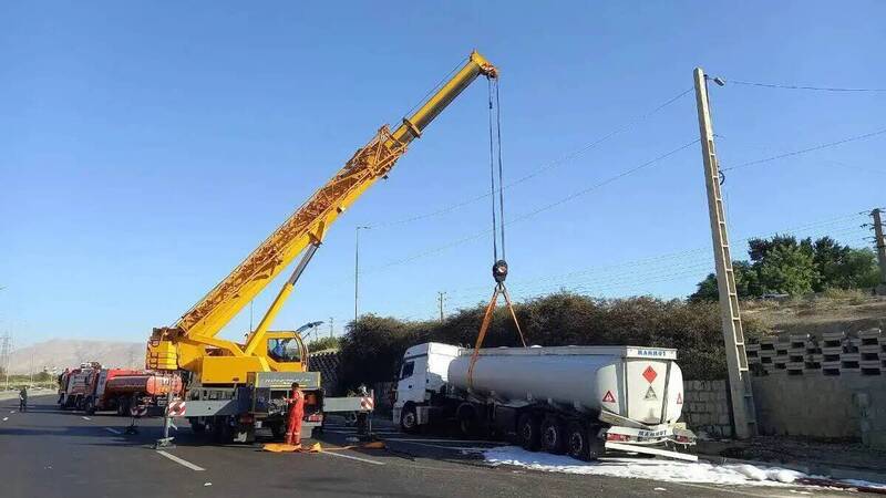 واژگونی تانکر سوخت در بزرگراه آزادگان + عکس و فیلم