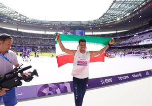 سجده شکر مرد طلایی ایران در پارالمپیک پاریس + عکس