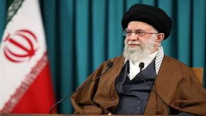 همکار گرهگشا در توصیف رهبر انقلاب
