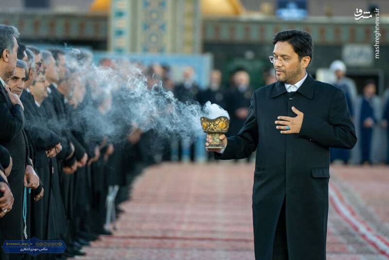 عکس / مراسم تعویض پرچم گنبد رضوی 3