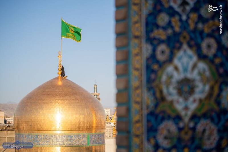 عکس / مراسم تعویض پرچم گنبد رضوی 11