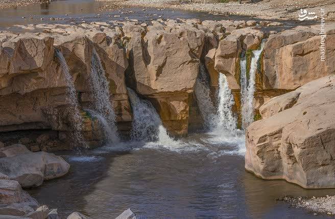 آبشار زیبای افرینه در لرستان؛ دوستی میان صخره و رود