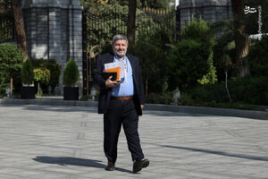 مبارزه بدون خشونت آرمین چگونه مردم را میکُشد؟ / اطرافیان پزشکیان کجا هستند؟ 2