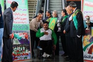 اقدام تحسین برانگیز پاراوزنهبرداران درفرودگاه / انسانیت به رنگ طلا
