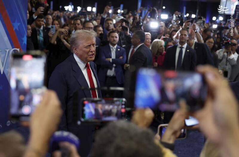 عکس / حاشیههای مناظره ترامپ و هریس 21