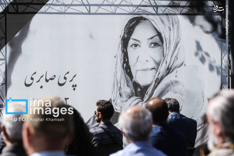 عکس / تشییع پیکر "پری صابری" 23