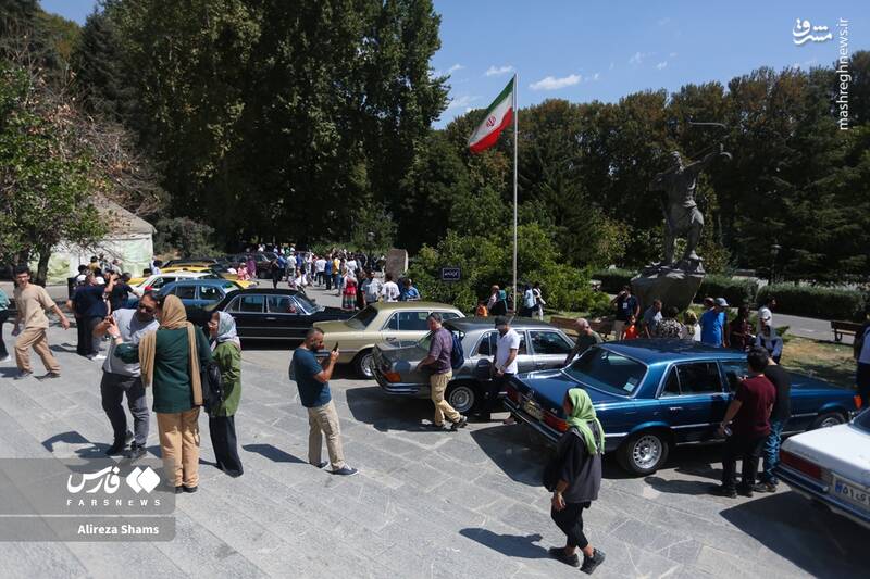 عکس / دورهمی بنزهای کلاسیک در کاخ سعدآباد 2