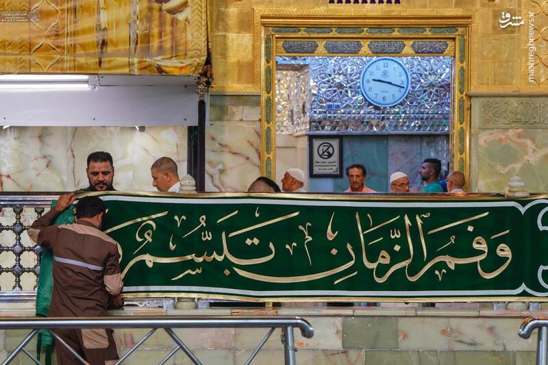 عکس / نصب کتیبههای ولادت پیامبر (ص) در حرم علوی 10