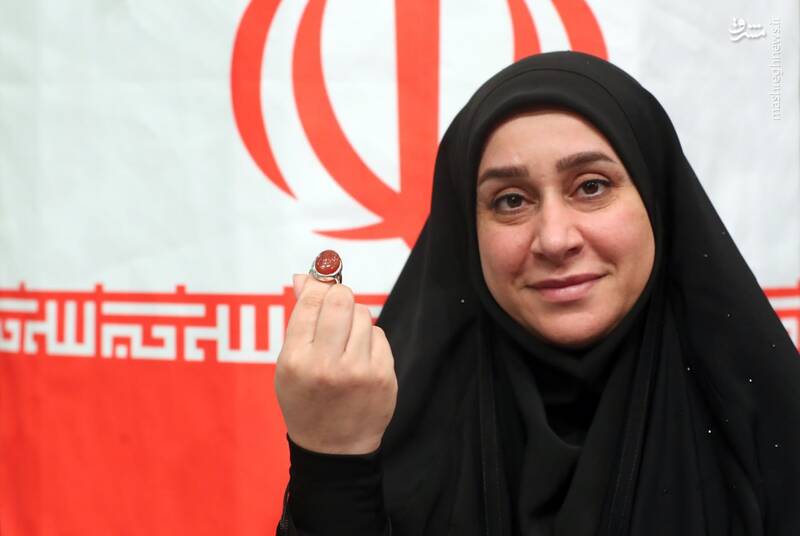 عکس / هدیه رهبر انقلاب به ساره جوانمردی 2