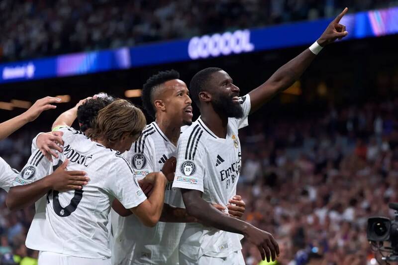 پیروزی رئال و بایرن در گام نخست/ لیورپول مچ میلان را خواباند