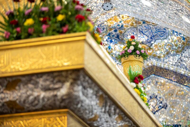 عکس / گلآرایی ضریح سیدالشهدا در ایام ولادت پیامبر اکرم (ص) 7