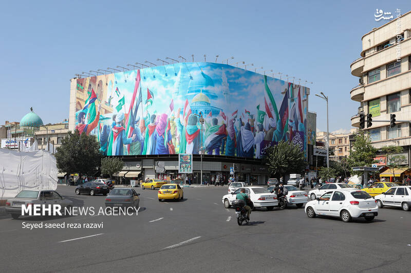 عکس / رونمایی از دیوارنگاره میدان انقلاب 2