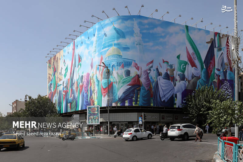 عکس / رونمایی از دیوارنگاره میدان انقلاب 8