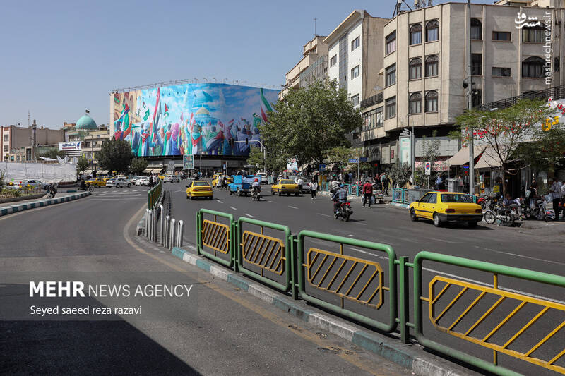 عکس / رونمایی از دیوارنگاره میدان انقلاب 3