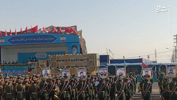 رژه نیروهای مسلح در تهران آغاز شد/ نمایش جدیدترین پهپاد ساخت ایران با نام «شاهد ۱۳۶B»/موشک جهاد برای اولینبار به نمایش درآمد +عکس