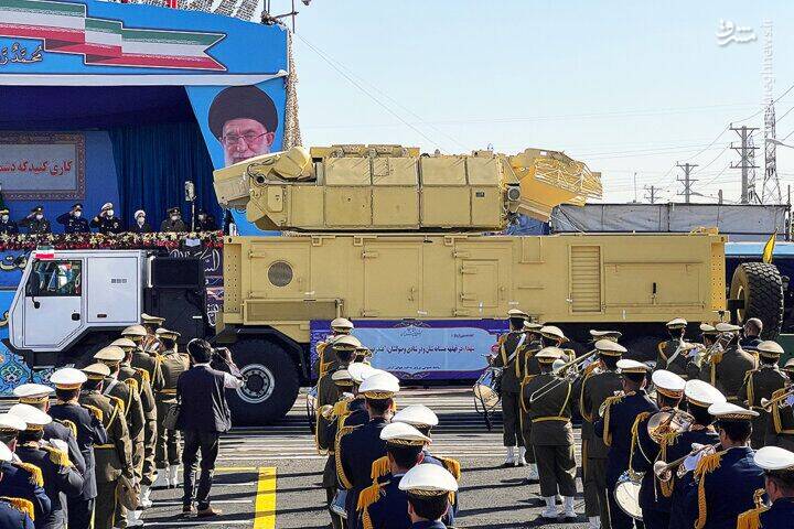 رژه نیروهای مسلح در تهران برگزار شد/ نمایش جدیدترین پهپاد ساخت ایران با نام «شاهد ۱۳۶B»/موشک جهاد برای اولینبار به نمایش درآمد +عکس