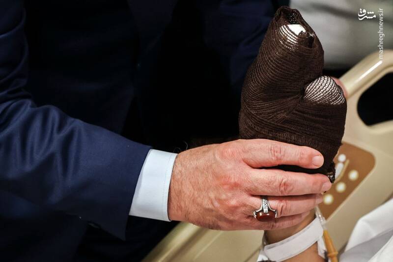 عکس/ عیادت قالیباف از مجروحان حادثه تروریستی بیروت