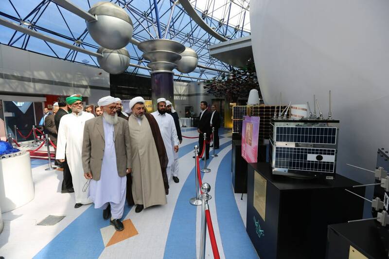 عکس/ حضور مهمانان کنفرانس بینالمللی وحدت اسلامی در پل طبیعت