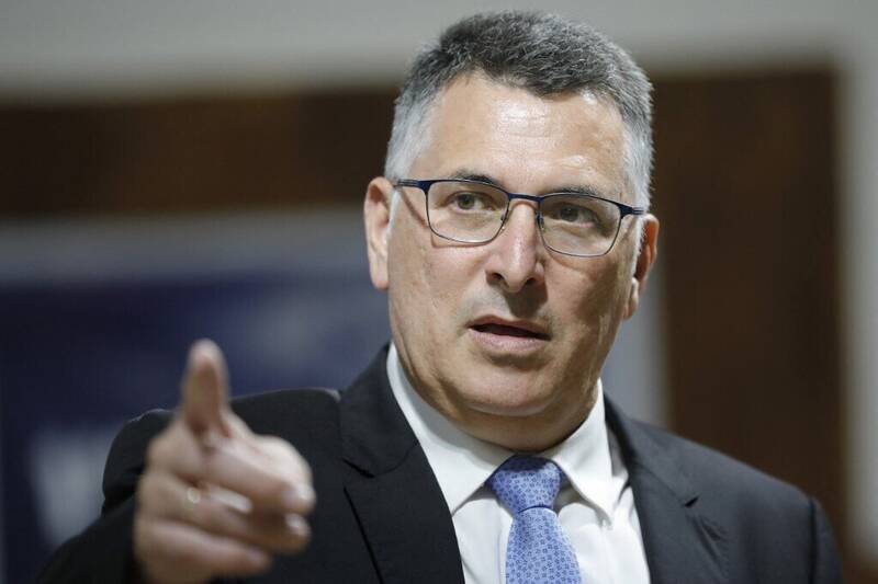 آتش بس جنگ غزه آغاز شد/ وزیر تندرو کابینه نتانیاهو در اعتراض به آتش بس استعفا کرد/ ورود کمکهای بشر دوستانه به غزه/ تبادل اسرا میان مقاومت و رژیم صهیونیستی انجام شد+ فیلم و عکس