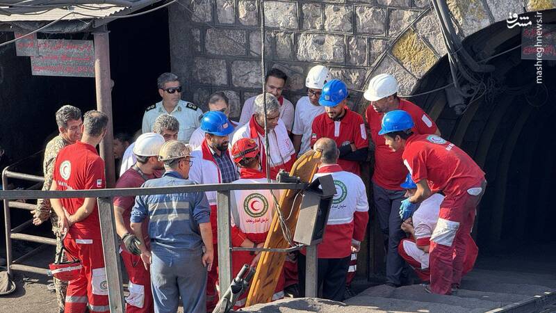 تعداد جانباختگان معدن طبس به ۳۰ نفر رسید/ پیام تسلیت رئیس جمهور/ ۲۲ کارگر گرفتار در بلوک C +عکس و فیلم