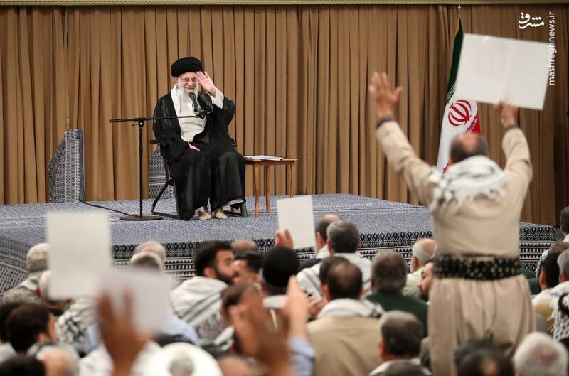 عکس / قابی دیدنی از دیدار پیشکسوتان دفاع مقدس با رهبر انقلاب 2