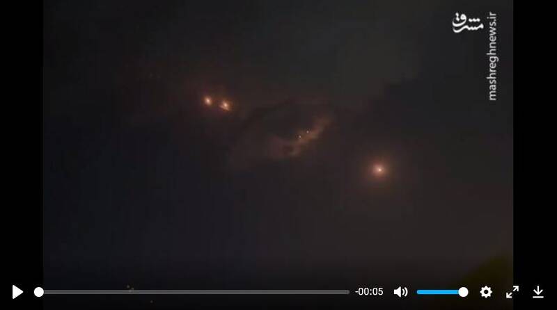 عملیات وعده صادق ۲ سپاه پاسداران علیه سرزمینهای اشغالی/ موشکهای ایرانی با کلاهک خوشهای تل آویو را به آتش کشیدند/ سپاه : قلب اراضی اشغالی را هدف گرفتیم/ پزشکیان: این تنها گوشهای از توان ماست؛ با ایران وارد درگیری نشوید +فیلم و تصاویر