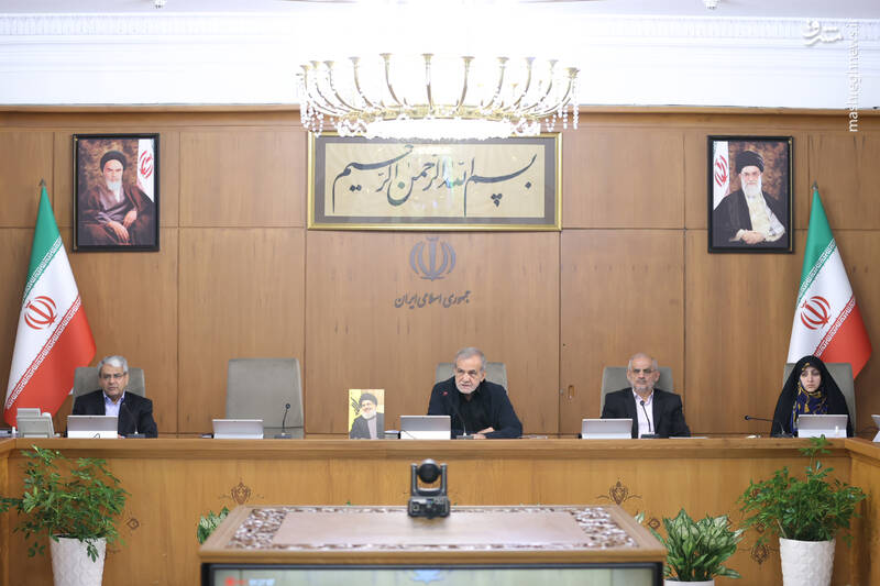 عکس/ اعضای هیئت دولت در جمع خبرنگاران