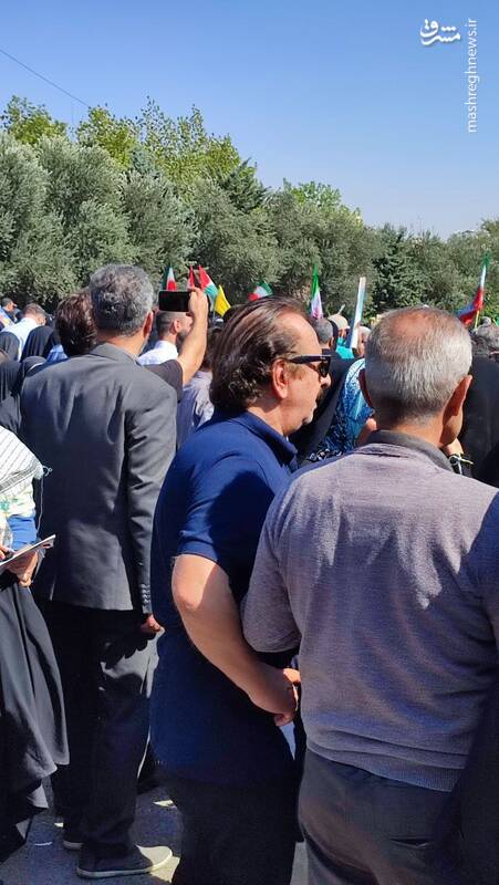 عکس / حضور آقای کارگردان در نماز جمعه تهران 3