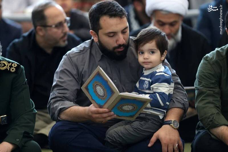 عکس / حضور فرزند و نوه شهید نیلفروشان در نماز جمعه 2