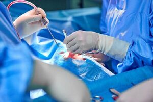 افراد غیرمجاز در پزشکی چگونه فعالیت میکنند؟