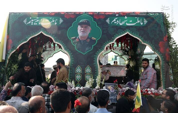 تشییع پیکر سردار نیلفروشان در تهران/ از حضور سردار قاآنی تا استقبال مردم از شهید القدس+ عکس و فیلم