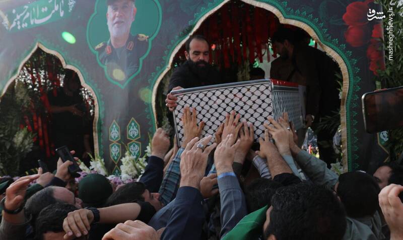 تشییع پیکر سردار نیلفروشان در تهران/ از حضور سردار قاآنی تا استقبال مردم از شهید القدس+ عکس و فیلم