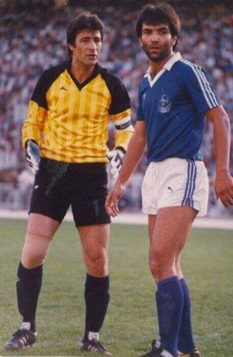 کنار قلعهنویی بودم قهرمان آسیا میشد/ با فروش نان بربری، بلیت بازی استقلال را میخریدم