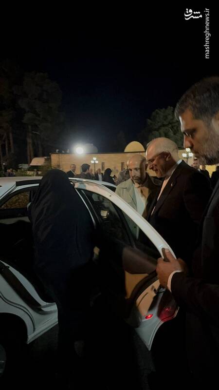 عکس/ احترام ویژه قالیباف به مادر شهیدان خالقیپور