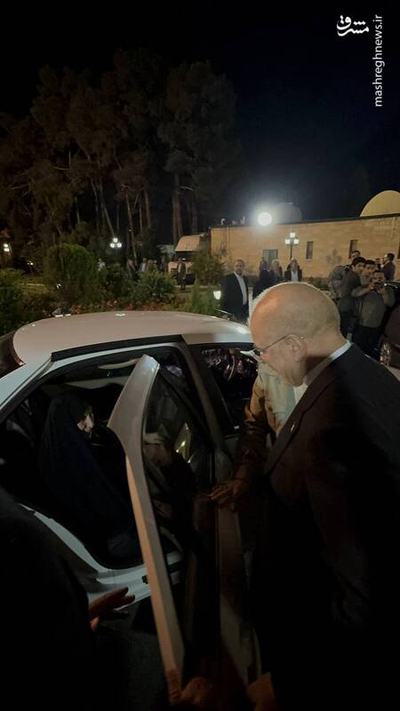 عکس/ احترام ویژه قالیباف به مادر شهیدان خالقیپور