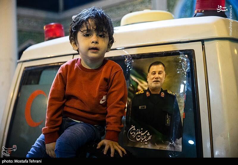 عکس/ وداعِ تهرانیها با شهید عباس نیلفروشان