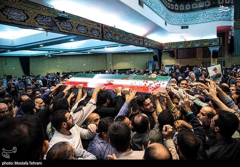 عکس/ وداعِ تهرانیها با شهید عباس نیلفروشان