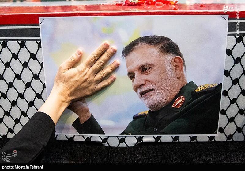 عکس/ وداعِ تهرانیها با شهید عباس نیلفروشان