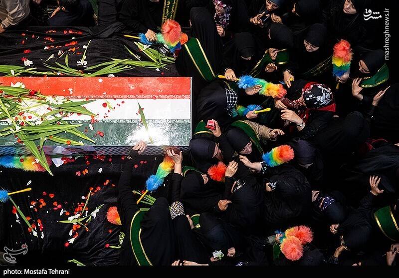 عکس/ وداعِ تهرانیها با شهید عباس نیلفروشان