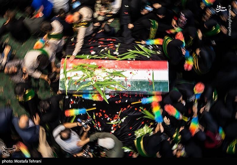 عکس/ وداعِ تهرانیها با شهید عباس نیلفروشان