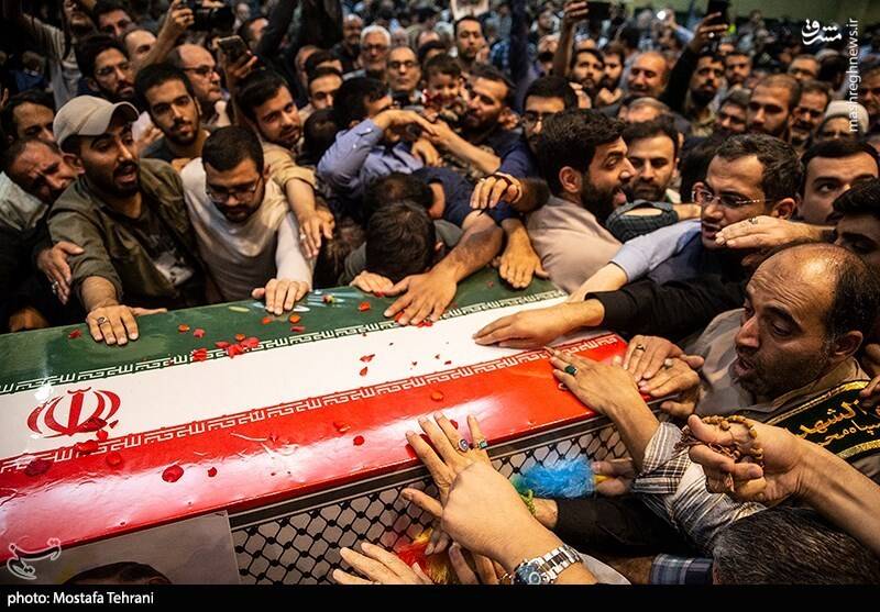 عکس/ وداعِ تهرانیها با شهید عباس نیلفروشان