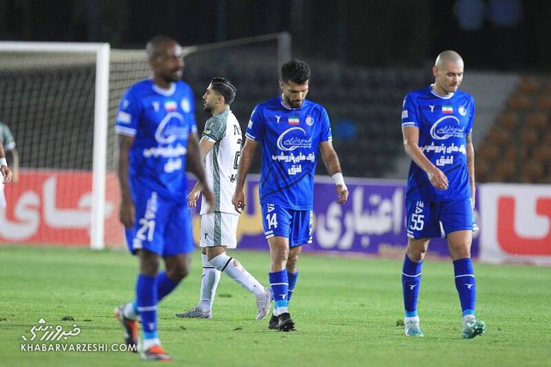 باید به دشمنان استقلال تبریک گفت؛ خدا به این تیم رحم کند/ هر بلایی میخواهند سر باشگاه ما میآورند/ امیدوارم این فصل سهمیه آسیایی بگیریم