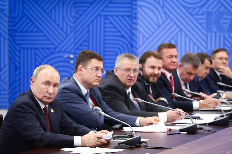 قاب هایی از دیدار مسعود پزشکیان با ولادیمیر پوتین