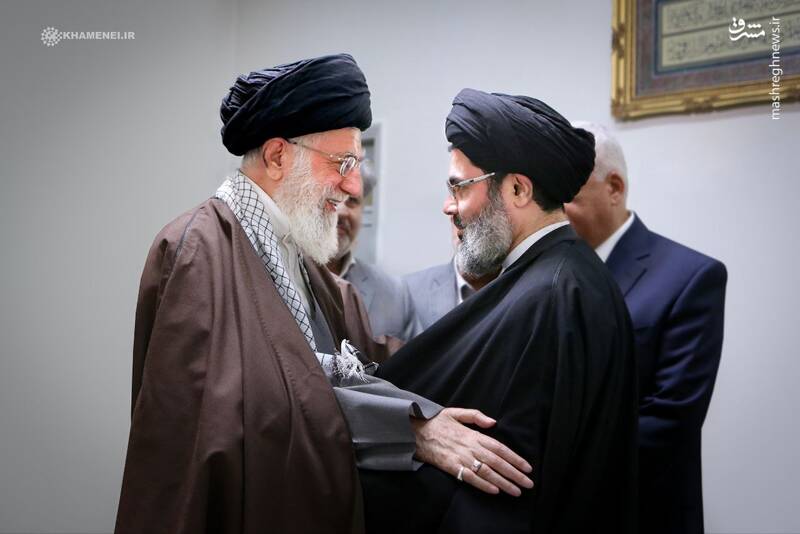 تصاویر تازه منتشر شده از دیدار شهید صفی الدین با رهبر انقلاب