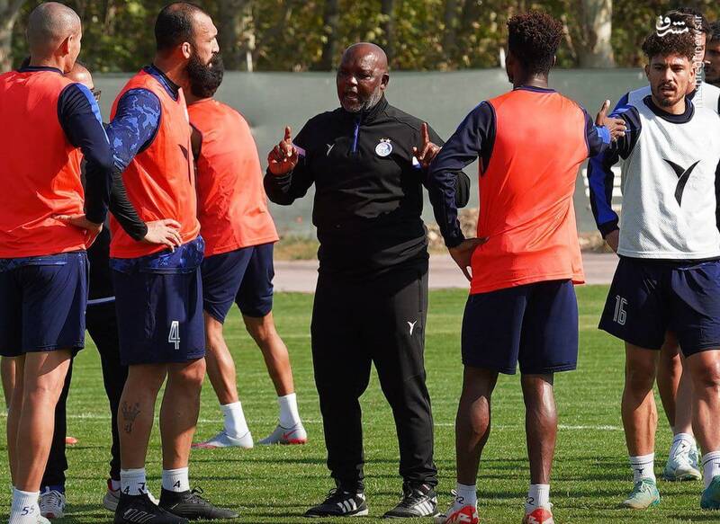 لطفاً با احترام درباره استقلال حرف بزنید/ موسیمانه میداند گاهی باید بازیکن را تنبیه کرد/ مصاف تراکتور هنوز هم برای استقلال ۶ امتیازی است