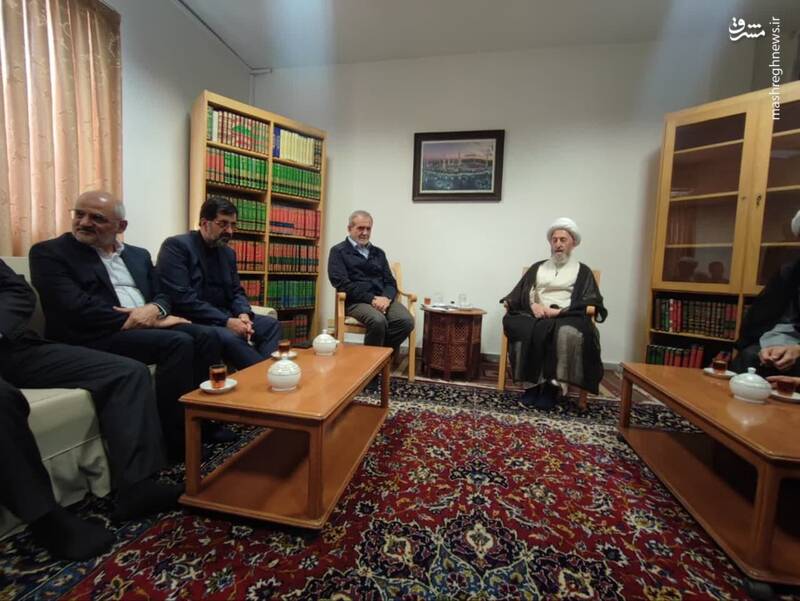 رئیس جمهور با آیتالله سبحانی دیدار کرد+عکس