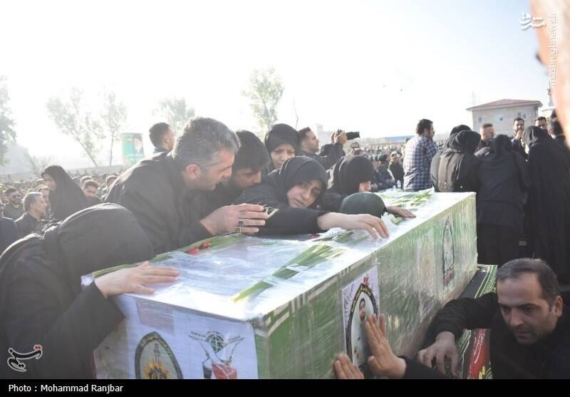 عکس/ وداع مردم گیلان با ۲ شهید امنیت